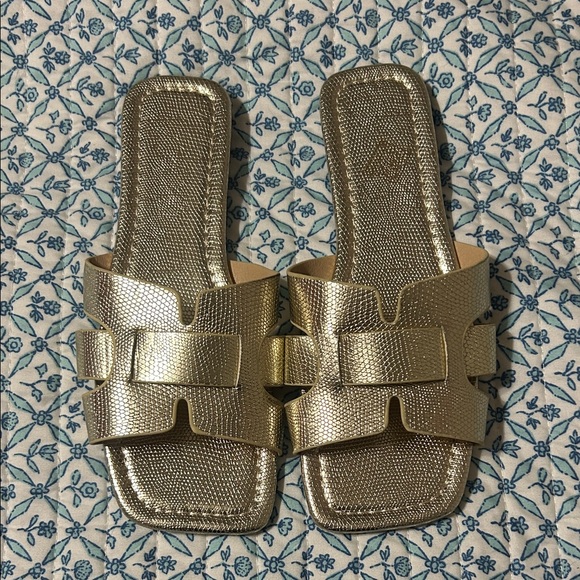 Stylish Women's Flats in Gold, Cream, and Multicolor - Picture 4 of 4